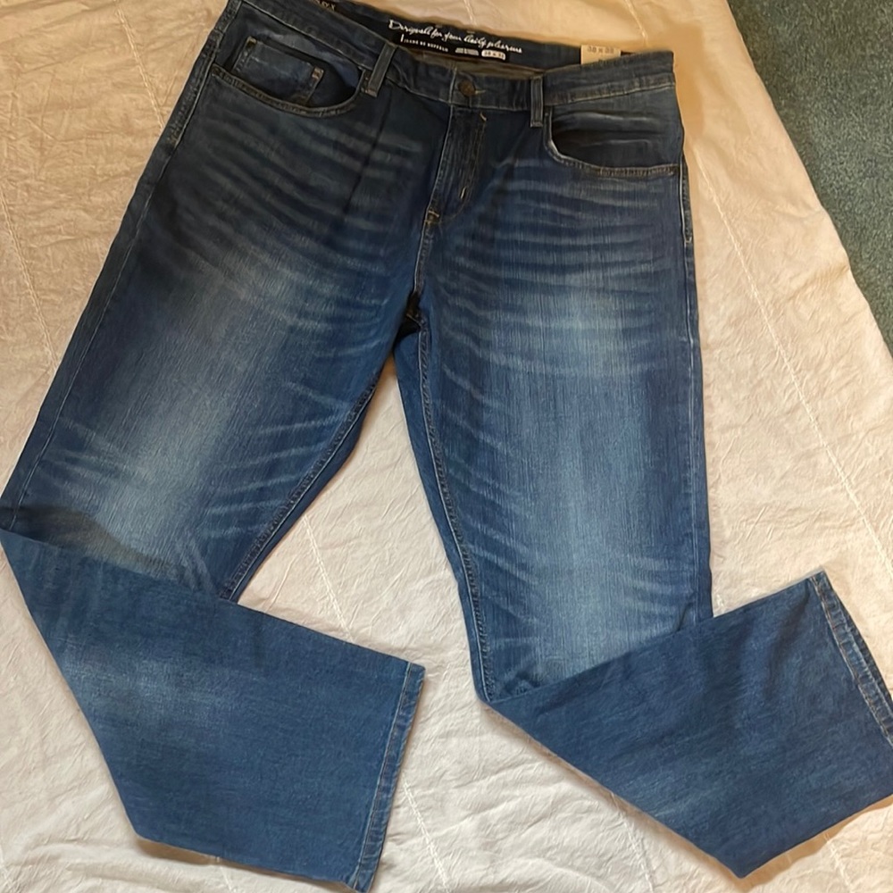 NWT Men’s jeans sz 38X32 relaxed fit. Stretch fit.